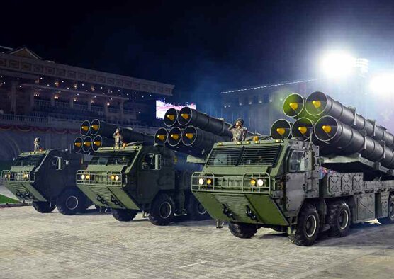 北朝鮮・朝鮮中央テレビより5連装型発射機