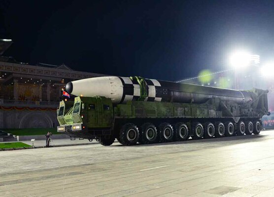 北朝鮮・朝鮮中央テレビより超大型車載式大陸間弾道ミサイル