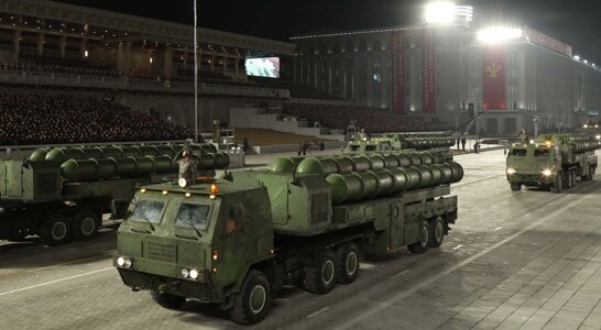 北朝鮮・朝鮮中央通信より2021年1月14日パレードに登場したミサイル発射車両