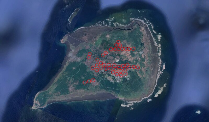 Google地図より硫黄島。赤円は直径200mで弾道ミサイル（クラスター弾頭）制圧範囲