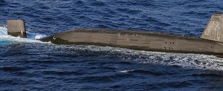 英海軍よりHMSアートフル拡大写真（2021年6月17日投稿、地中海）
