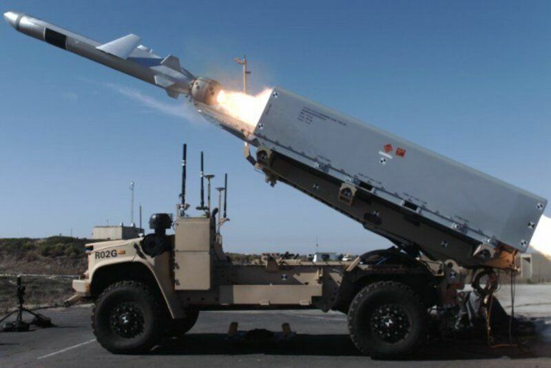 レイセオン社が2021年4月28日に公開したNMESISのNSM対艦ミサイル発射の様子