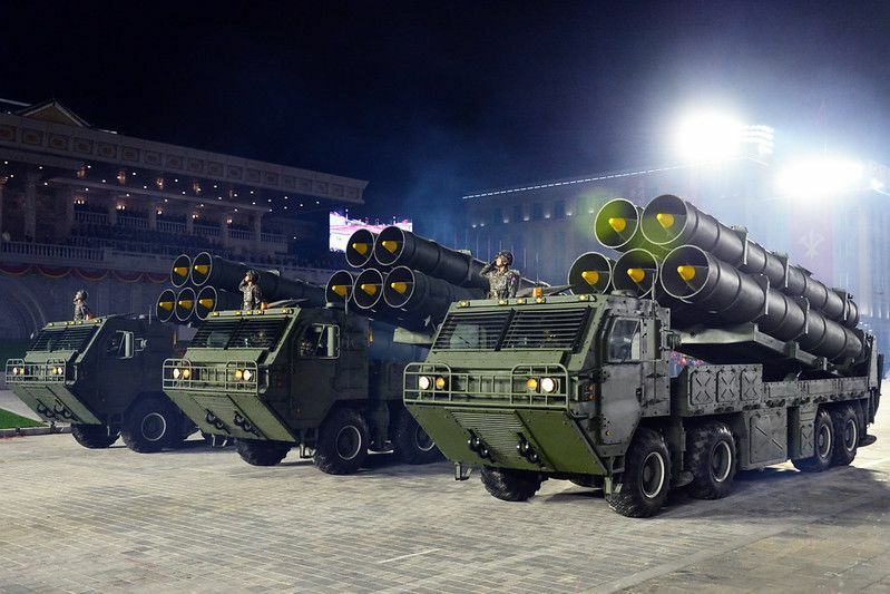 北朝鮮・朝鮮中央通信より2020年10月10日パレードで登場した5連装車両