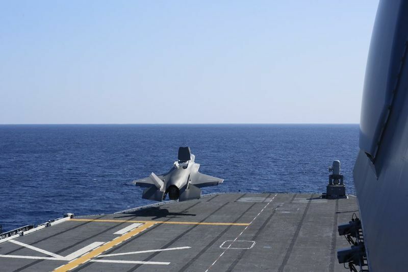防衛省より護衛艦「いずも」でのF-35B運用試験