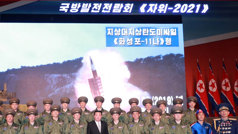 北朝鮮KCNA発表より集合写真のパネル