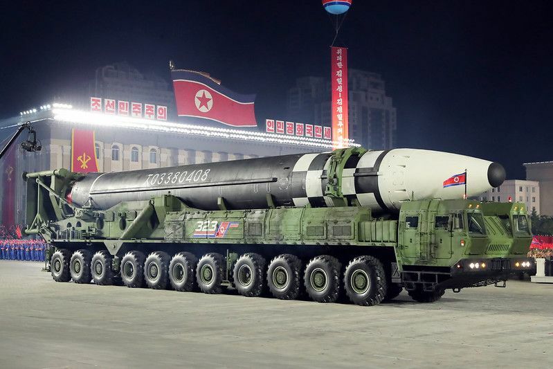北朝鮮KCNA発表より2020年10月10日パレード登場の11軸22輪の超大型車載移動式ICBM