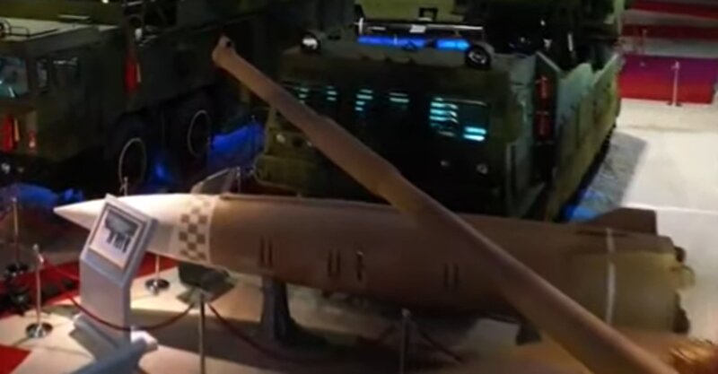 北朝鮮KCNAより国防展覧会「自衛2021」で展示されたATACMS擬き