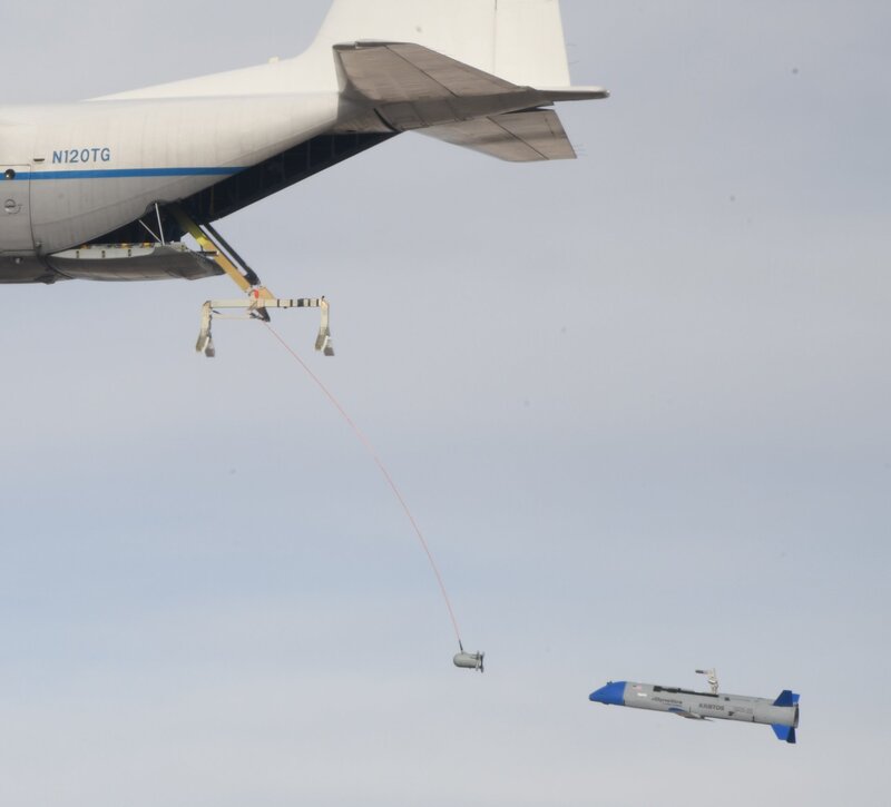 DARPAよりX-61AグレムリンとC-130輸送機の回収システム（2020年10月28日）