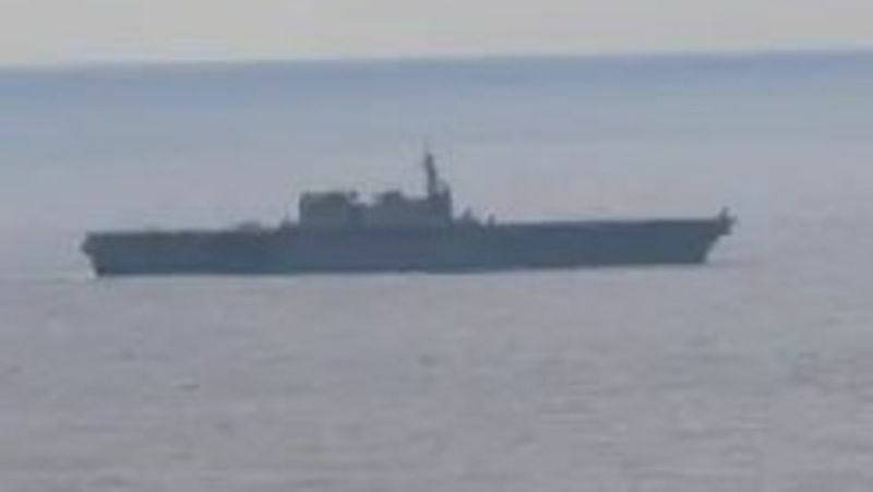中国海軍の撮影写真を拡大。艦影は明らかに日本護衛艦「いずも」
