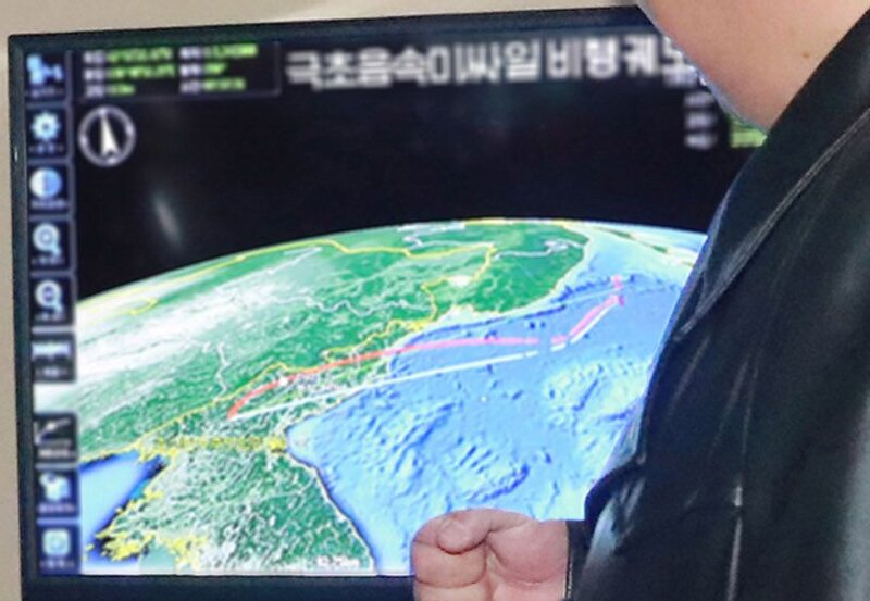 北朝鮮労働新聞より「金正恩、極超音速ミサイルを視察」
