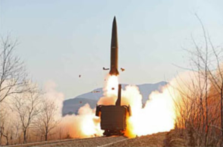 北朝鮮・労働新聞より鉄道の貨車から発射される「戦術誘導弾」