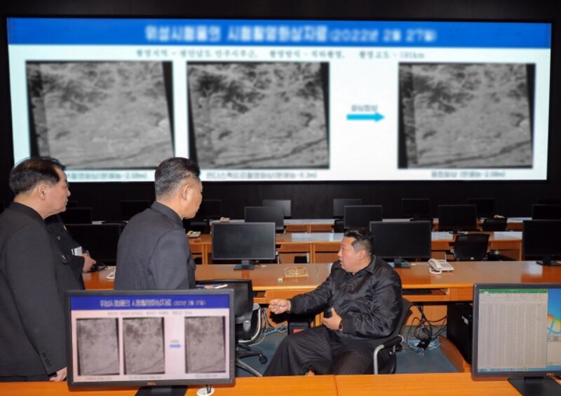 北朝鮮KCNAより「金正恩が国家宇宙開発局を現地視察」