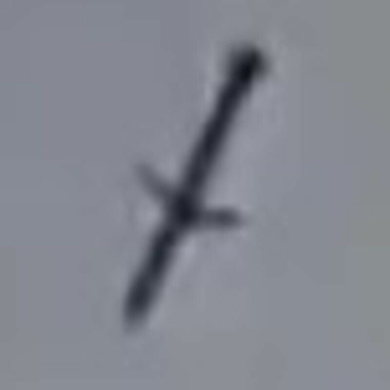 SNS投稿動画より巡航ミサイルの画像を拡大。シルエットの特徴はKh-101巡航ミサイル