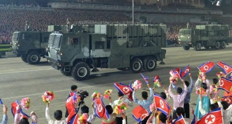 北朝鮮KCNAより2022年4月25日パレード。小型短距離弾道ミサイル