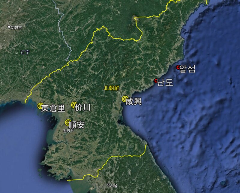 Google地図より筆者作図。韓国軍推定の北朝鮮ミサイル発射地点4カ所（黄色）と筆者推定の着弾地点の無人島2カ所（赤色）