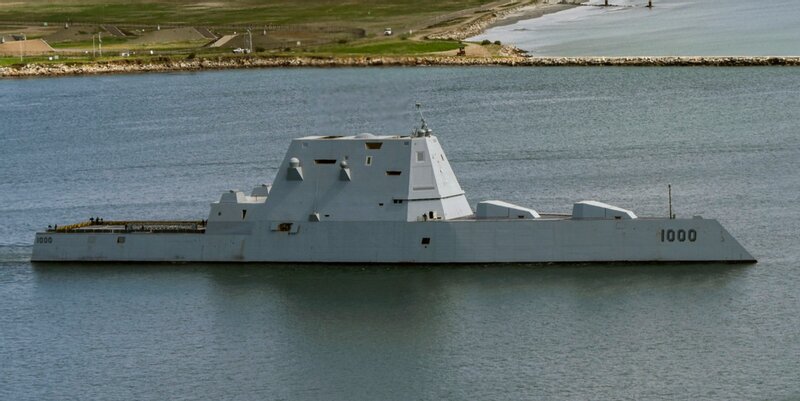 アメリカ海軍より駆逐艦ズムウォルト。全長183m・幅24.5m・満載排水量1万5千t