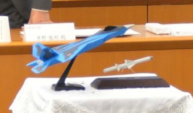 防衛省公式Twitterより将来戦闘機（26DMU）の模型