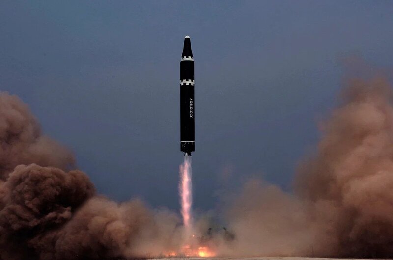 朝鮮中央通信（2022年11月7日）よりICBM「火星15」？