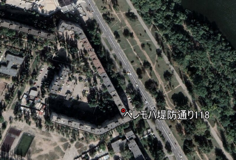Googleアースよりペレモハ団地のKh-22巡航ミサイル着弾推定地点（赤い点）