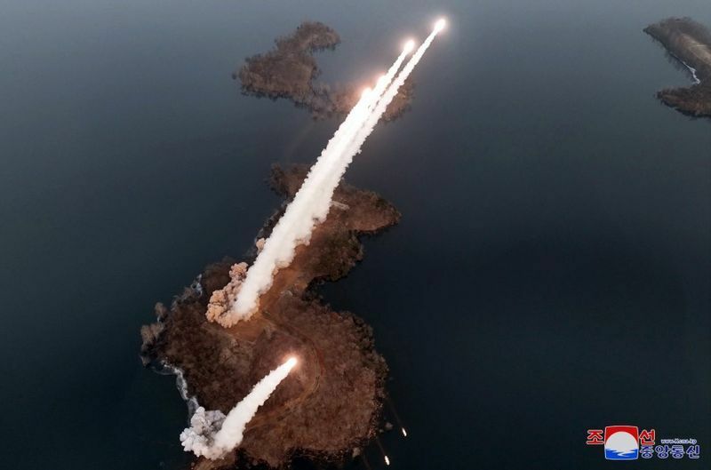 北朝鮮・朝鮮中央通信より第8火力襲撃中隊のミサイル発射訓練