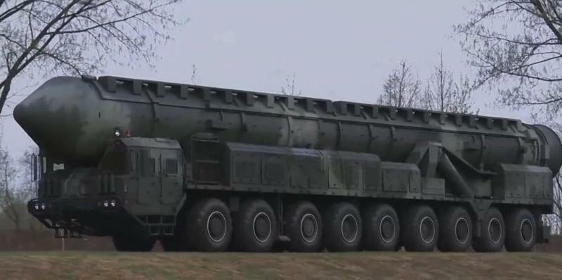 朝鮮中央テレビより新型の固体燃料ICBM「火星砲-18」の発射試験、発射車両の拡大
