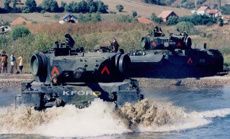 デンマーク国防省よりレオパルト1A5DK。コソボ治安維持部隊（KFOR）で活動、1999年9月