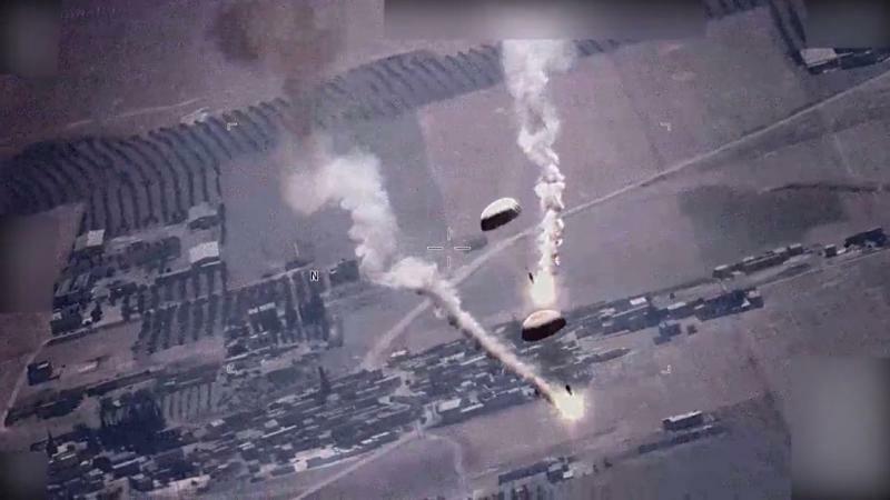 アメリカ軍より2023年7月5日シリア上空。ロシア戦闘機が放出したパラシュート付きフレア