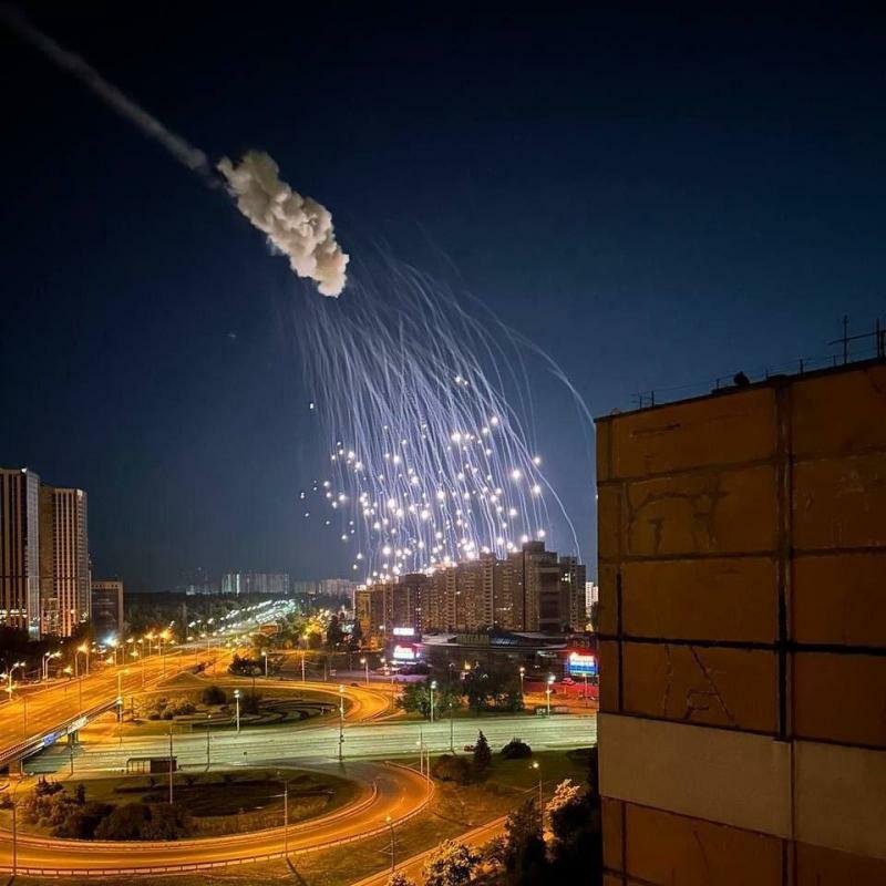 駐日ウクライナ大使の投稿よりキーウ上空迎撃戦闘、自爆ドローン撃墜の様子