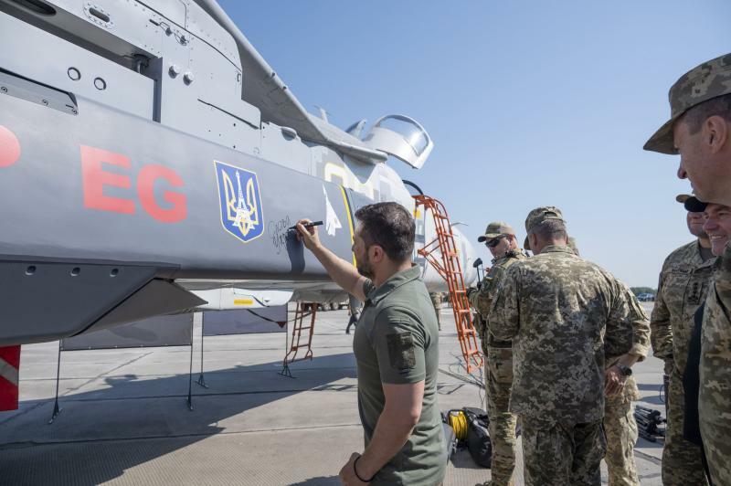 ウクライナ大統領府より、Su-24M攻撃機に搭載したSCALP-EG巡航ミサイル