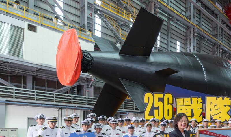 中華民国（台湾）総督府より新型潜水艦「海鯤（ハイクェン）」の艦尾
