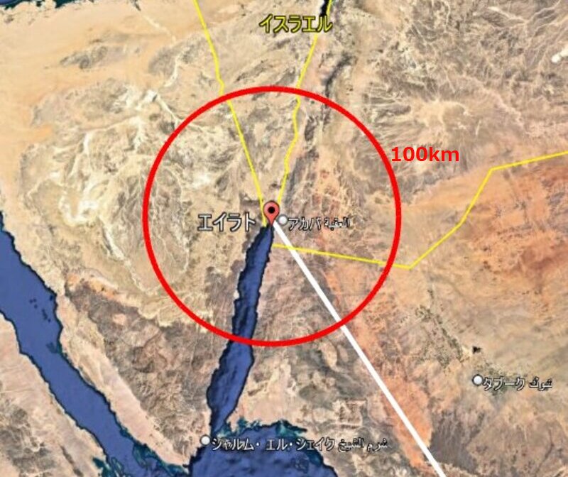 Google地図より筆者作成、エイラートから半径100km（赤円）と目標飛来方向（白線）