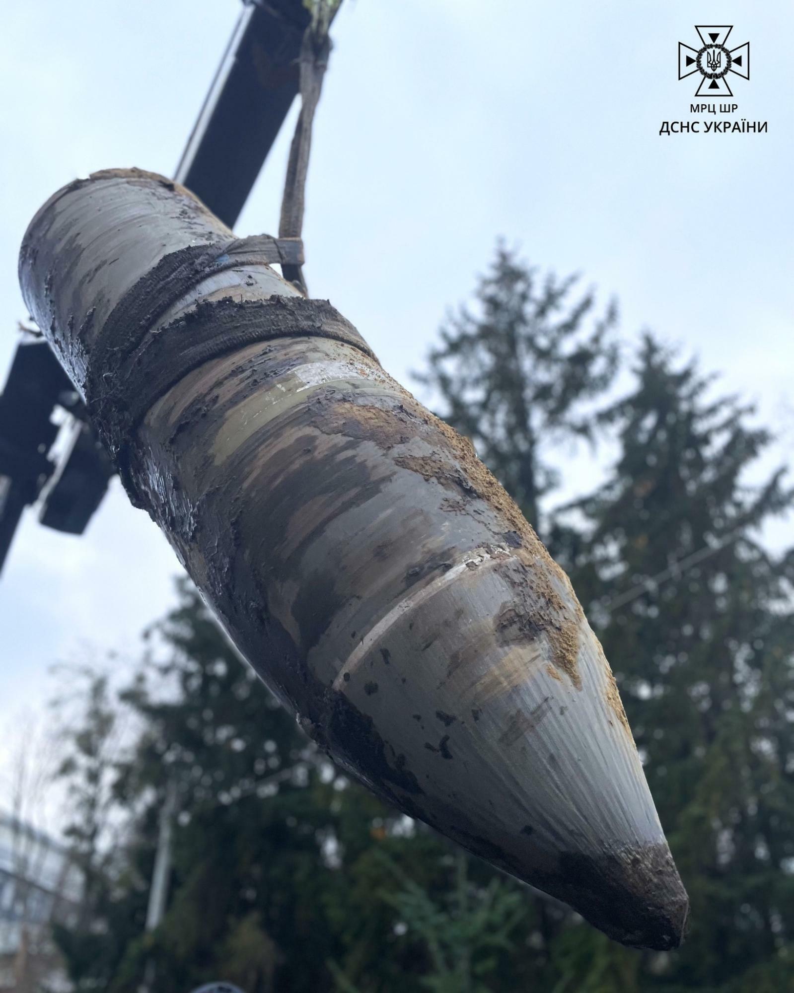 ウクライナ非常事態庁よりキンジャールの不発弾頭：2024年1月2日迎撃戦の落下物