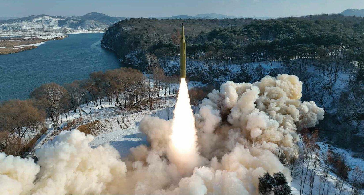北朝鮮・労働新聞より「極超音速ミサイル試験発射進行」