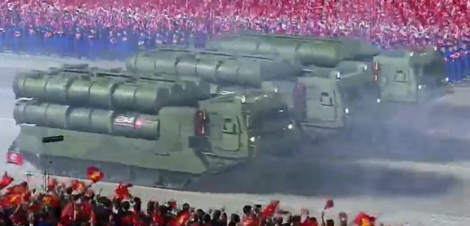 北朝鮮・朝鮮中央テレビより新型地対艦ミサイル車両、2020年10月10日軍事パレード