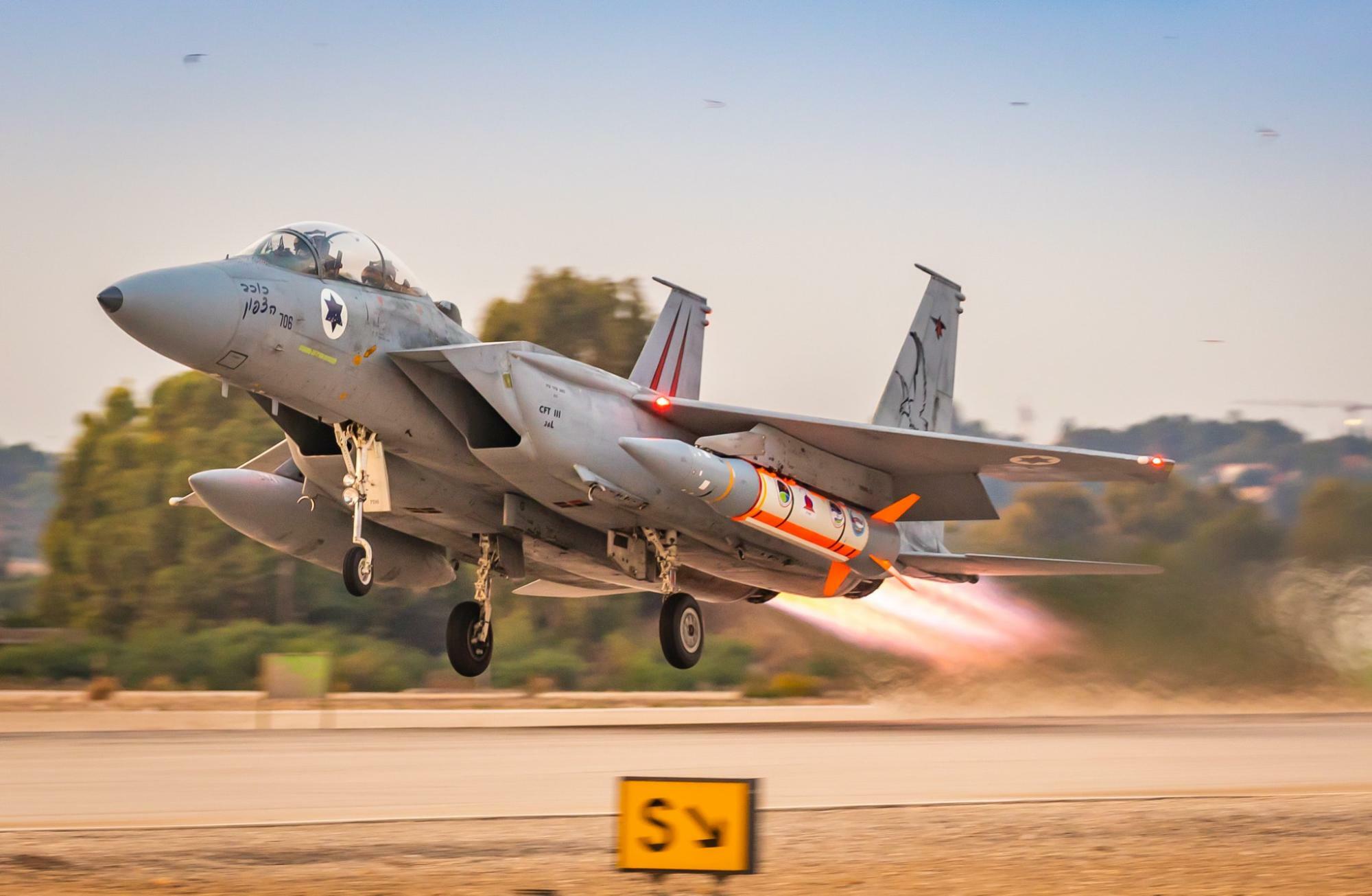 参考写真：イスラエル空軍よりダビデ・スリング開発試験でのブルースパロー標的