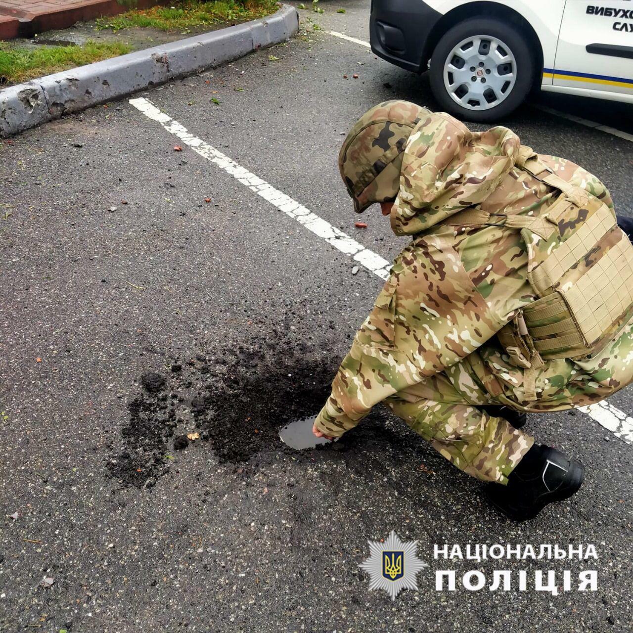 ウクライナ国家警察よりロシア軍のクラスター子弾の爆発痕（巡航ミサイル搭載型）