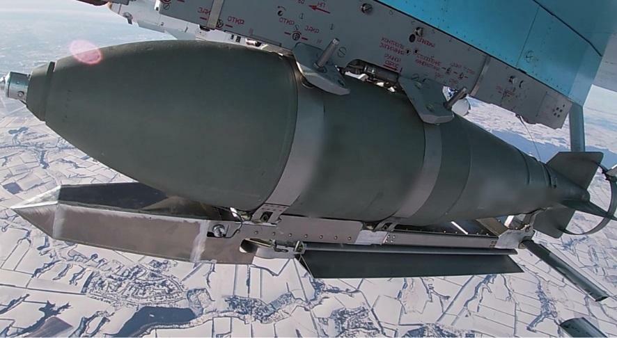 ロシア国防省より戦闘機に懸吊されたFAB通常航空爆弾＋UMPK滑空誘導キット