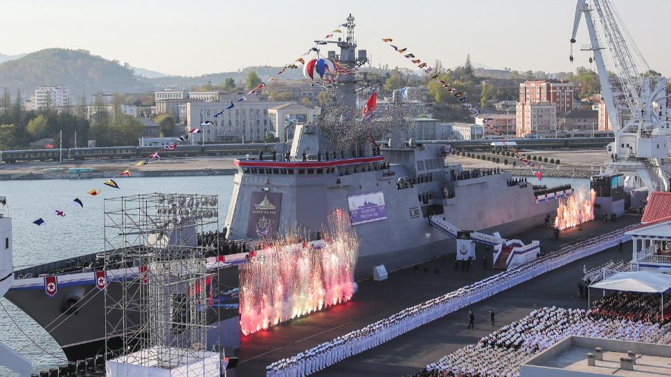 竹とミサイル 北朝鮮が新型5000トン駆逐艦「崔賢」の射撃試験を実施、謎の「超