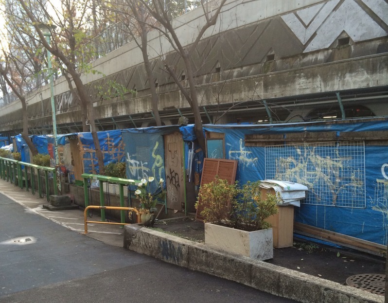 渋谷区内でホームレス生活する人々