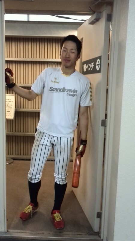 練習後の西田選手。いいヒットが出てニコニコだったのに写真では無表情？…わざとです。