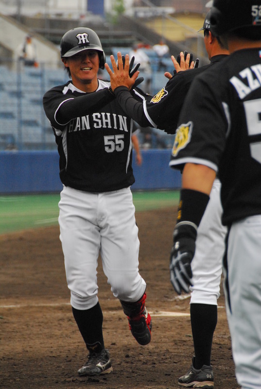 第2号の陽川選手。この笑顔がホームランの“できばえ”を語っていますね。