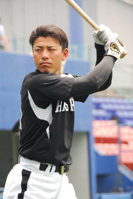 3安打6打点と気を吐いた伊藤隼選手。写真はナゴヤ球場で素振り中に撮ったものです。