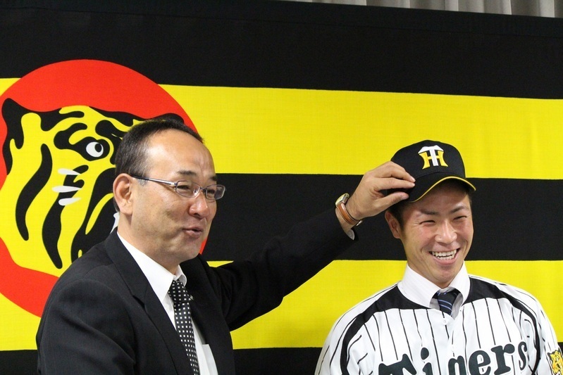 木戸氏に帽子をかぶせてもらって、とても嬉しそうな顔に。