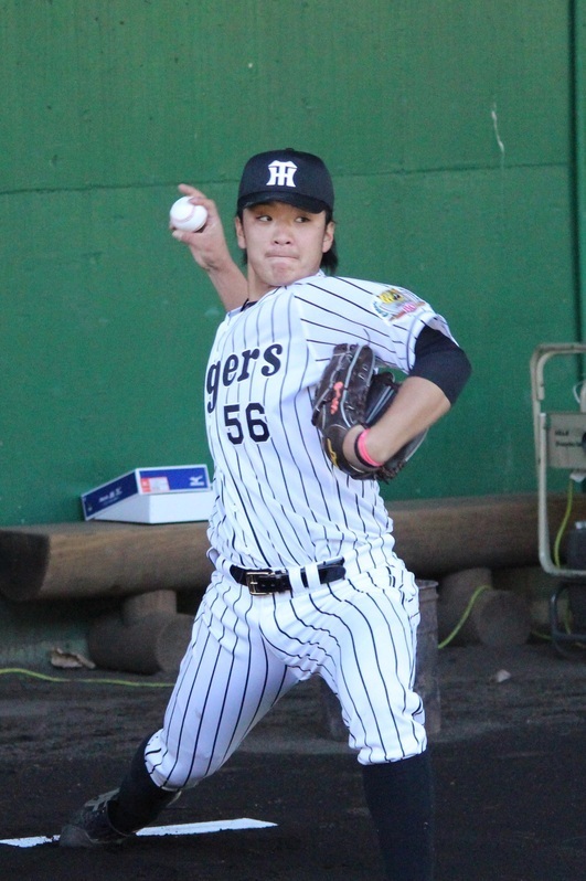 2日はブルペンでフォークも少し投げた松田投手。