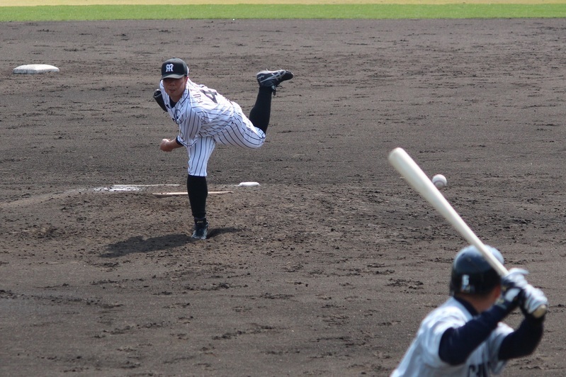 無死一、二塁で迎えた和田選手を左飛に打ち取った藤原投手。