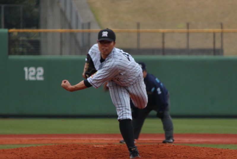 藤原投手は2イニングを投げ3四死球ながら無安打無失点。