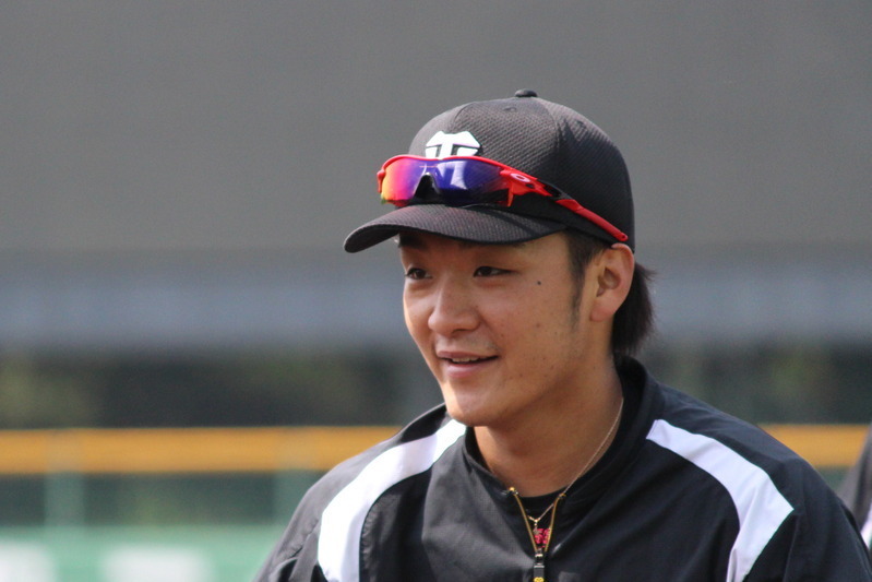 試合前の練習中、緊張すると言いながら穏やかな表情の松田投手でした。