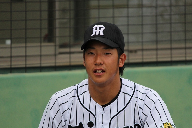 7回にホームラン、9回にも二塁打を放った横田選手。写真は6日の野球教室でのもの。