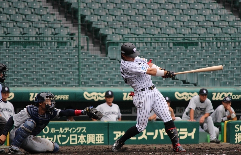 しっかりとライト方向へ鋭い打球を放った陽川選手。