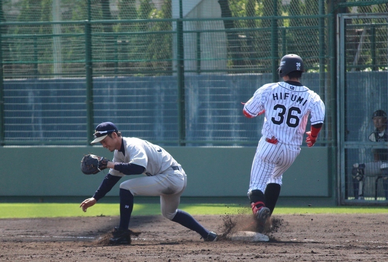 岡崎選手に続いて内野安打の一二三選手。この日はヒット2本とも内野安打でした。